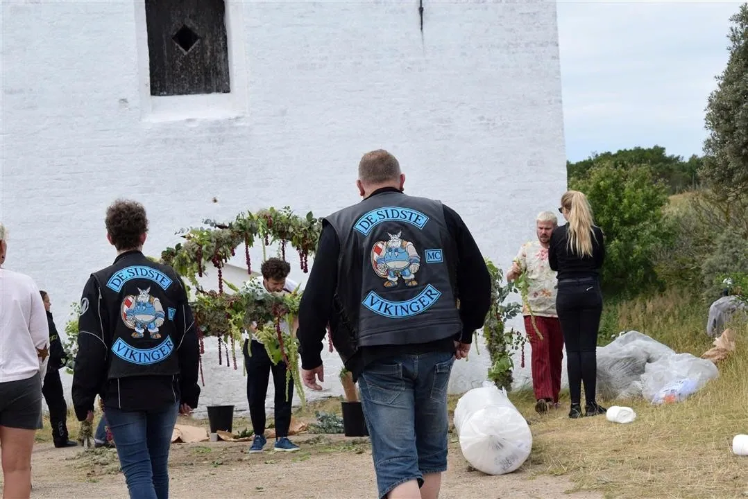 G22 den tilsandede kirke   the sand covered church skagen sat 22 jul (19)